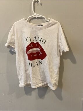 Forever 21 White Graphic T-Shirt with Red Lips